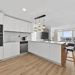Sunset Atlantic Gardens 408 דירה